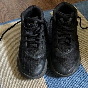 Under Armour Boys shoes 13k